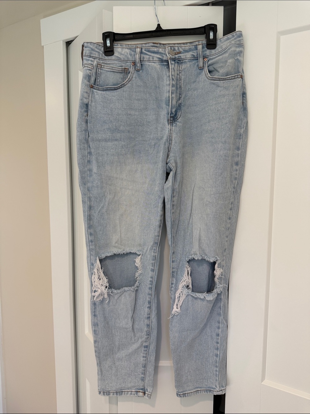No Boundaries Straight Leg Ripped Jeans